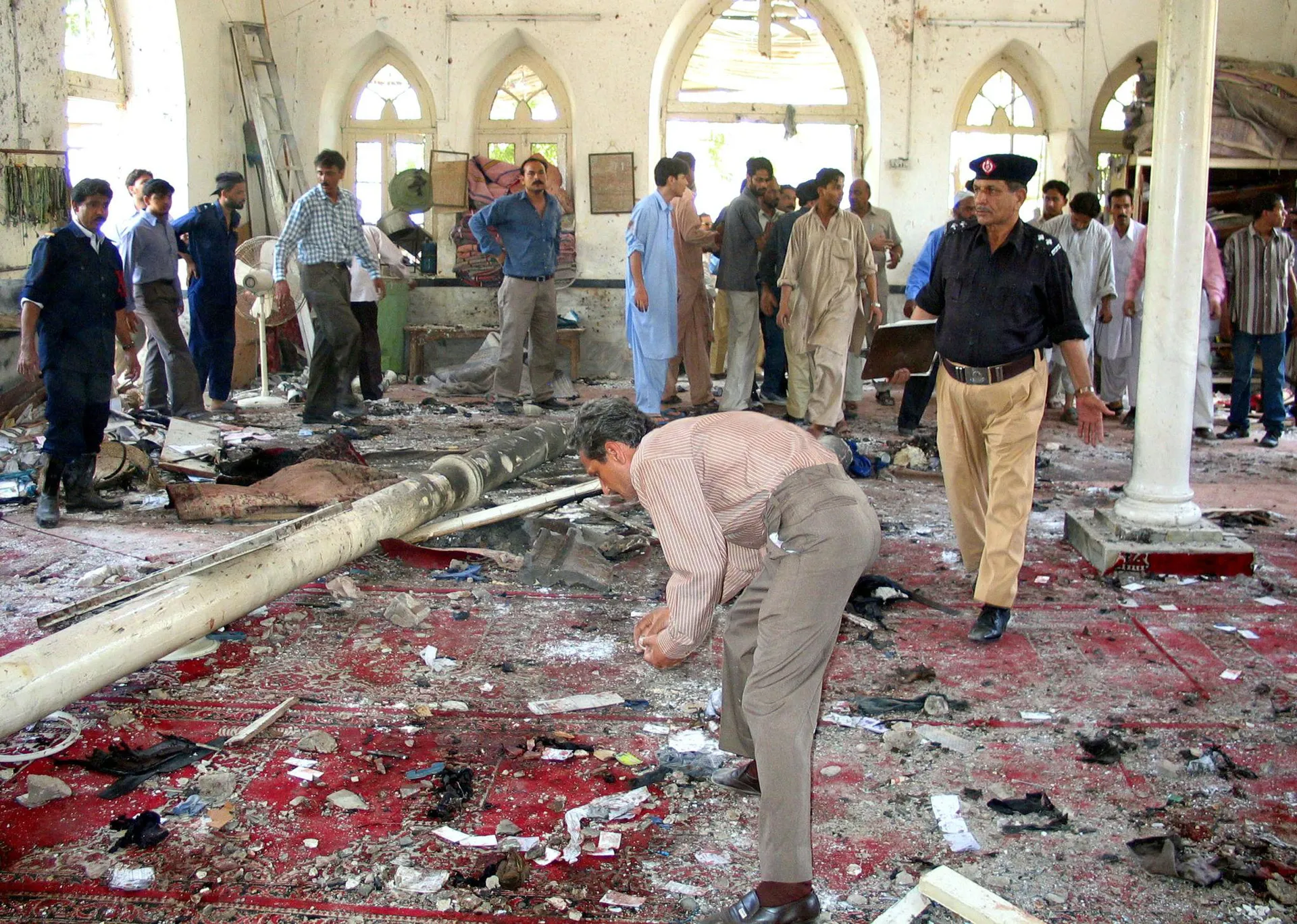 تفجير انتحاري يستهدف مسجدًا في إسلام آباد ويوقع عشرات القتلى والمصابين